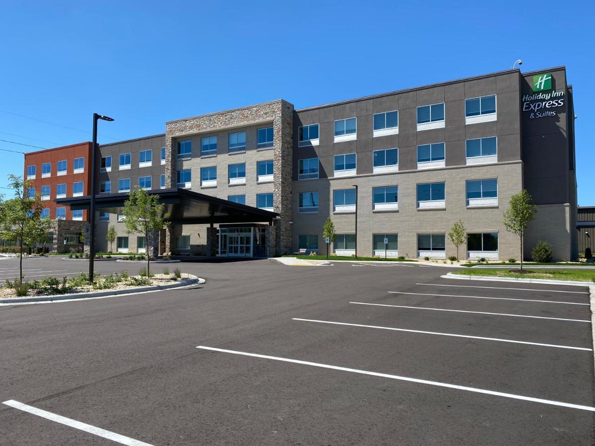 Holiday Inn Express & Suites - Madison West - Middleton By Ihg Bagian luar foto