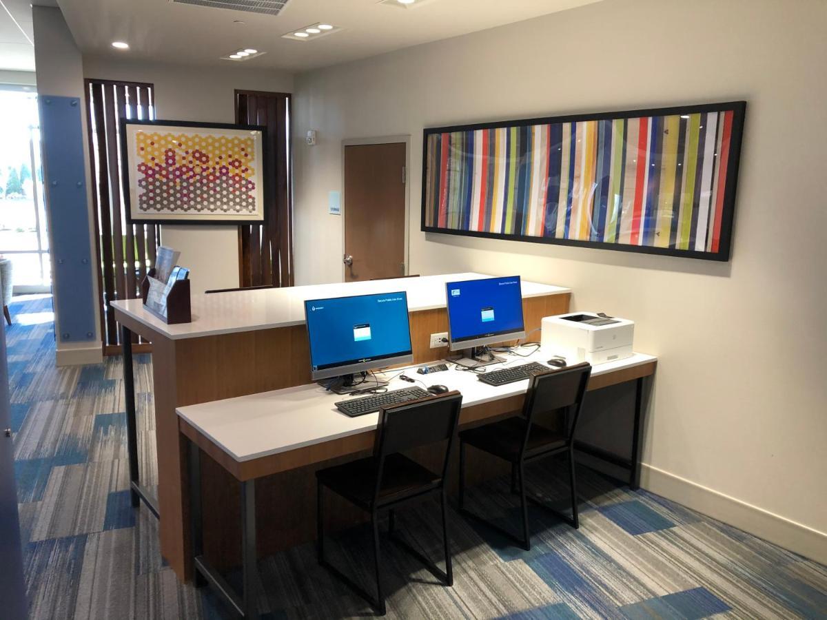 Holiday Inn Express & Suites - Madison West - Middleton By Ihg Bagian luar foto