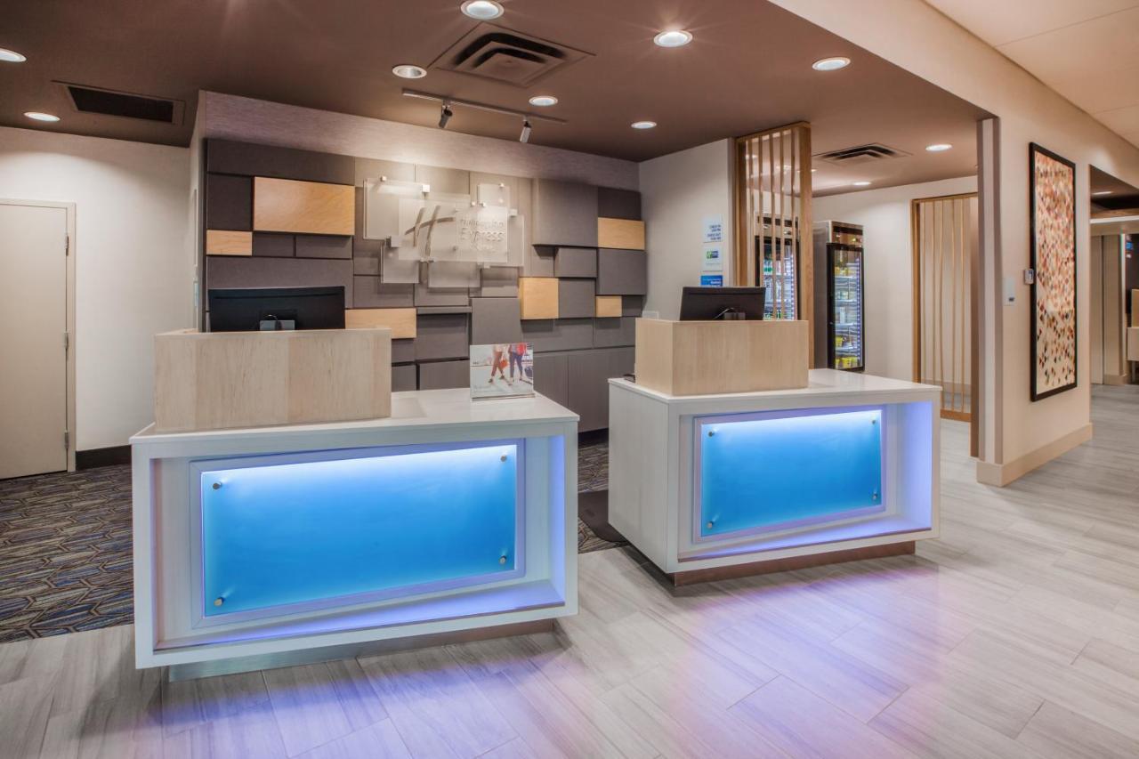 Holiday Inn Express & Suites - Madison West - Middleton By Ihg Bagian luar foto