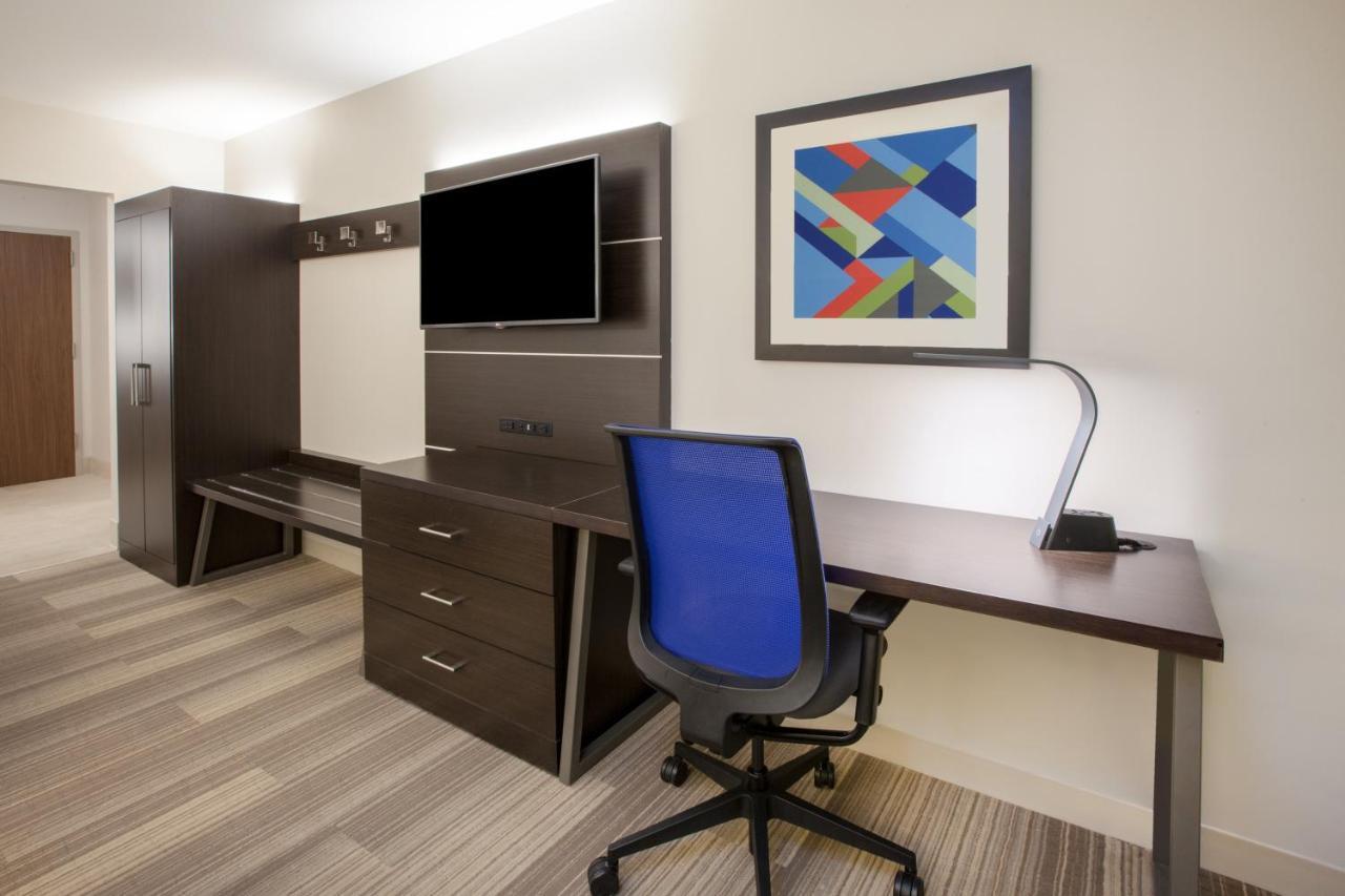 Holiday Inn Express & Suites - Madison West - Middleton By Ihg Bagian luar foto