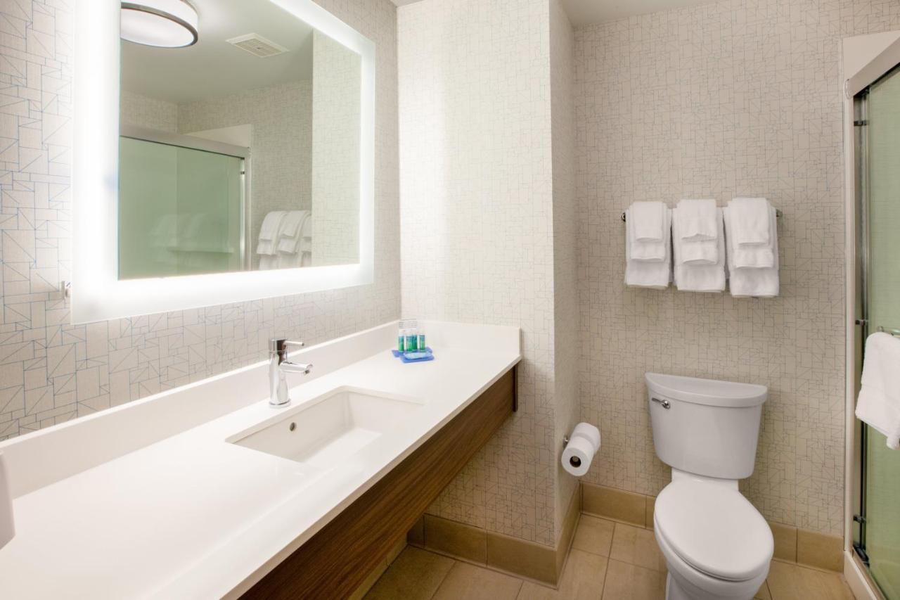Holiday Inn Express & Suites - Madison West - Middleton By Ihg Bagian luar foto