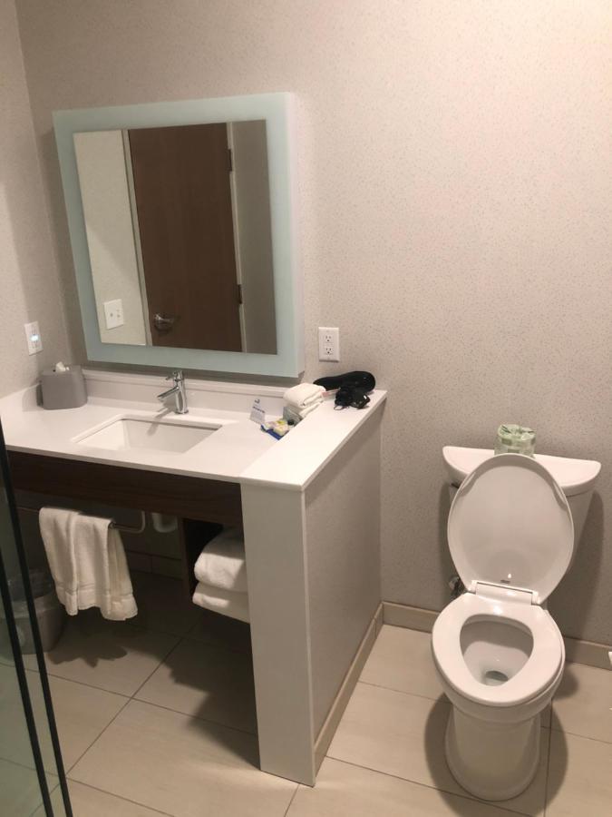 Holiday Inn Express & Suites - Madison West - Middleton By Ihg Bagian luar foto
