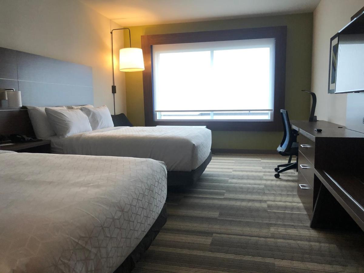 Holiday Inn Express & Suites - Madison West - Middleton By Ihg Bagian luar foto