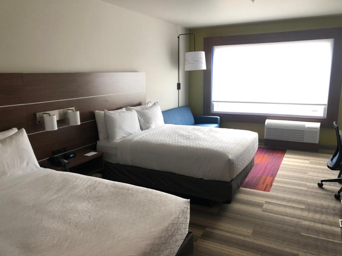 Holiday Inn Express & Suites - Madison West - Middleton By Ihg Bagian luar foto