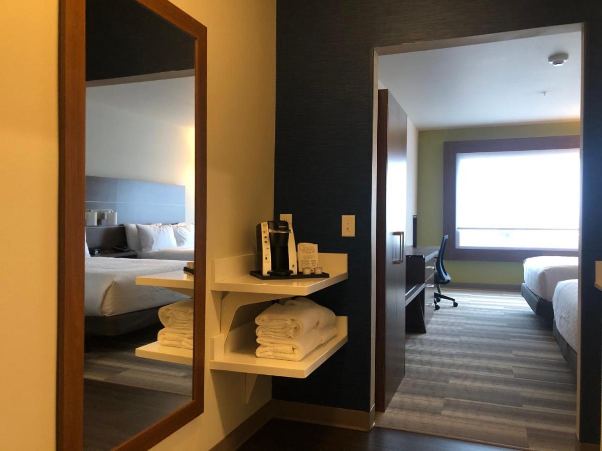 Holiday Inn Express & Suites - Madison West - Middleton By Ihg Bagian luar foto