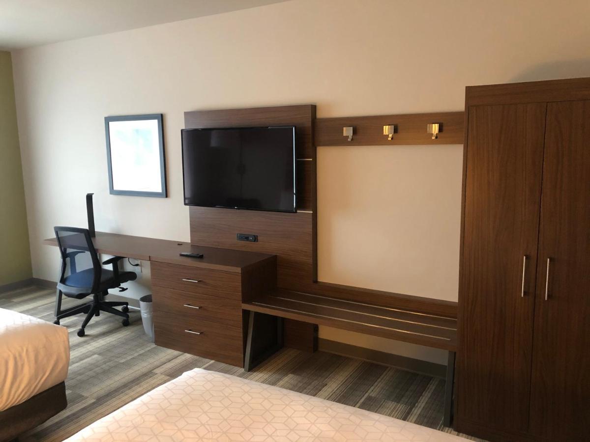 Holiday Inn Express & Suites - Madison West - Middleton By Ihg Bagian luar foto