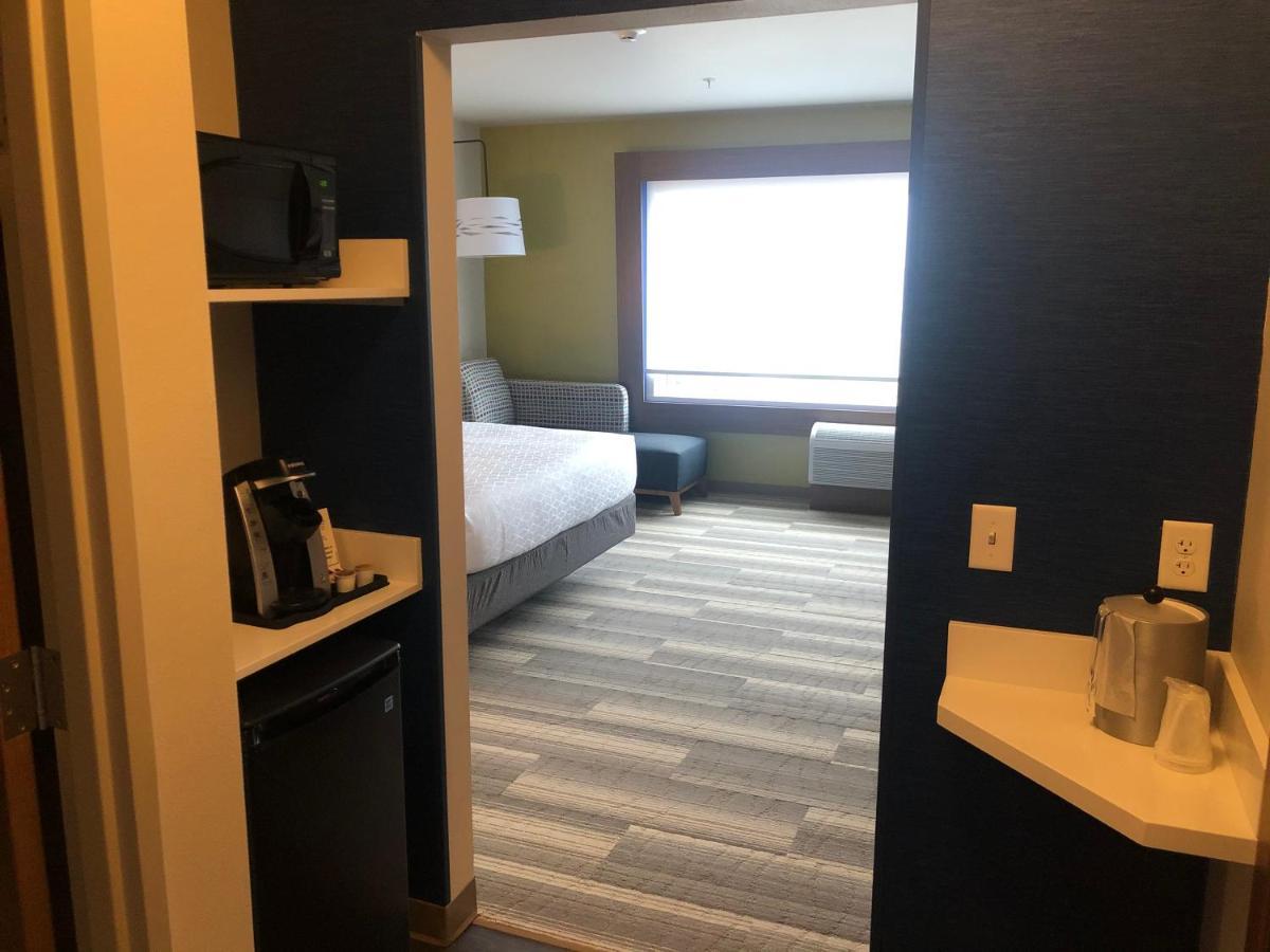 Holiday Inn Express & Suites - Madison West - Middleton By Ihg Bagian luar foto