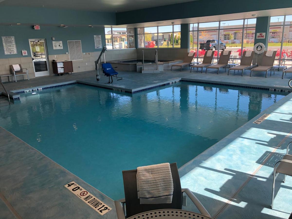 Holiday Inn Express & Suites - Madison West - Middleton By Ihg Bagian luar foto