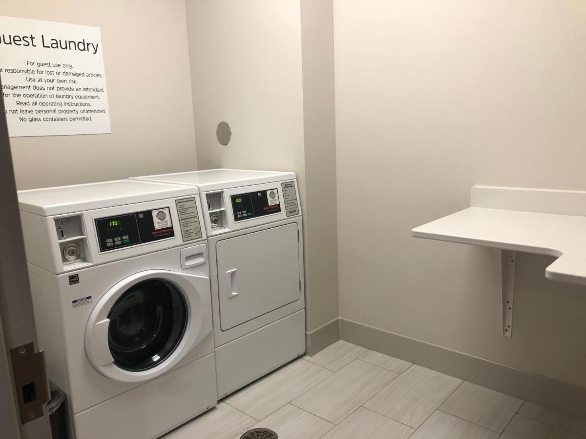 Holiday Inn Express & Suites - Madison West - Middleton By Ihg Bagian luar foto