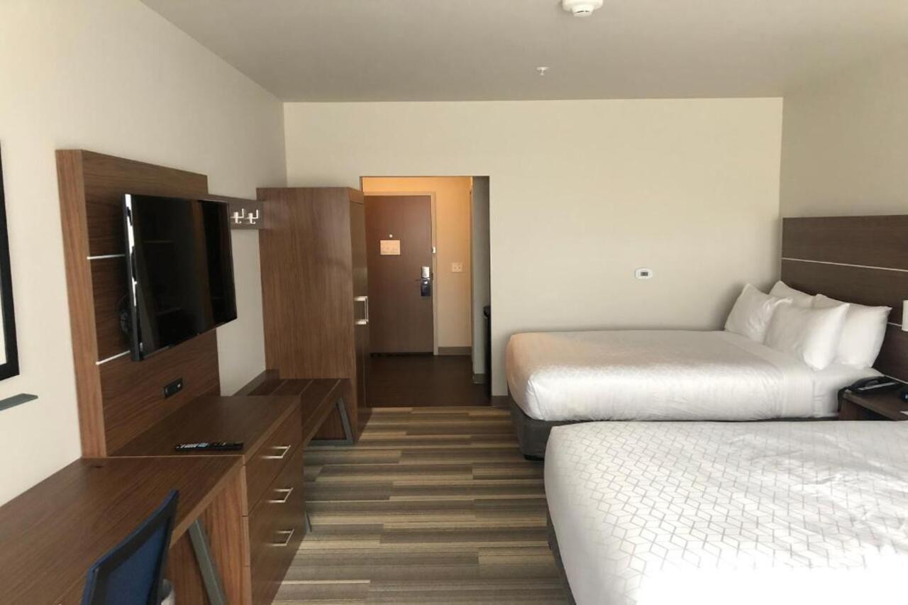 Holiday Inn Express & Suites - Madison West - Middleton By Ihg Bagian luar foto