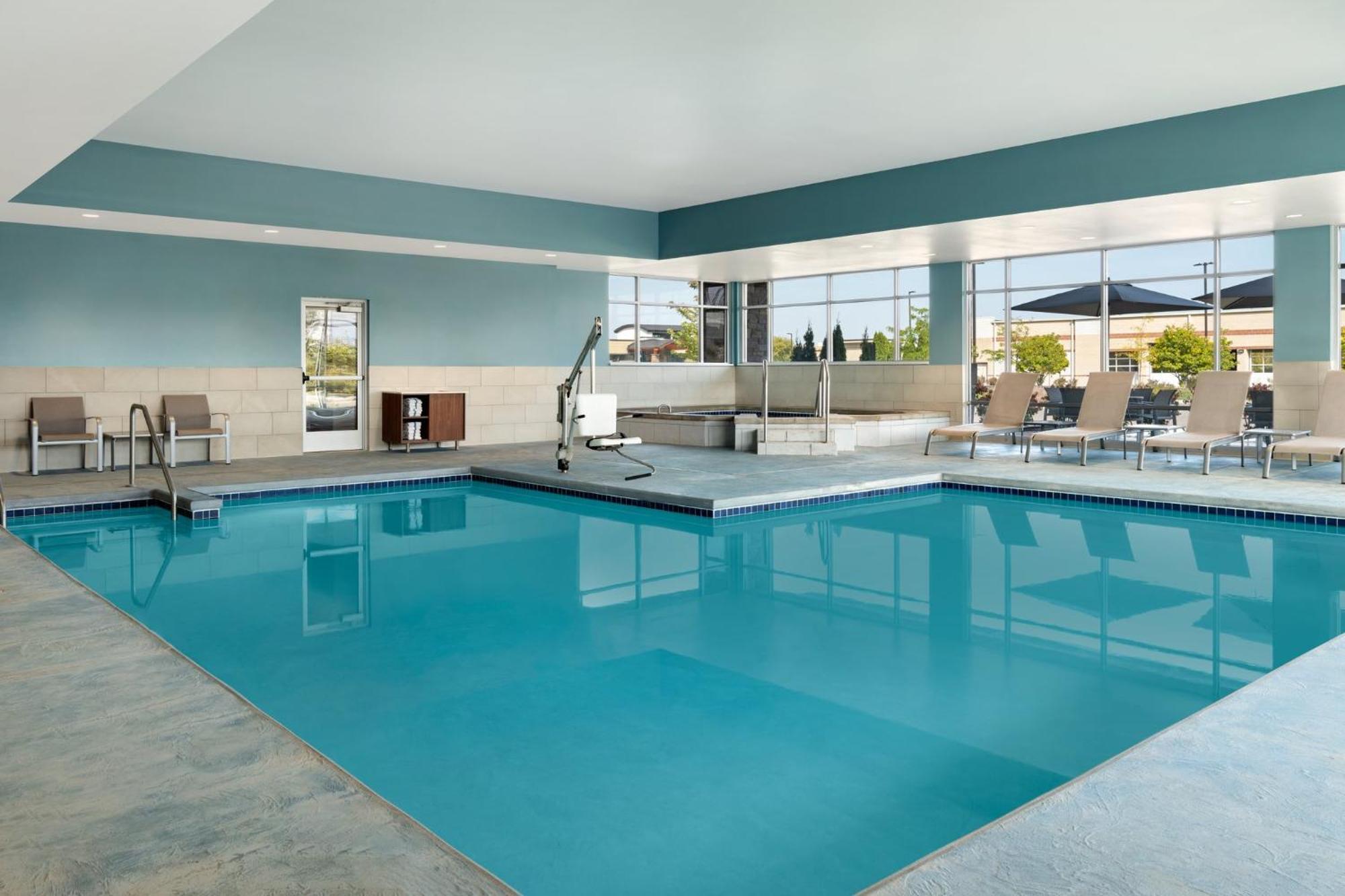 Holiday Inn Express & Suites - Madison West - Middleton By Ihg Bagian luar foto