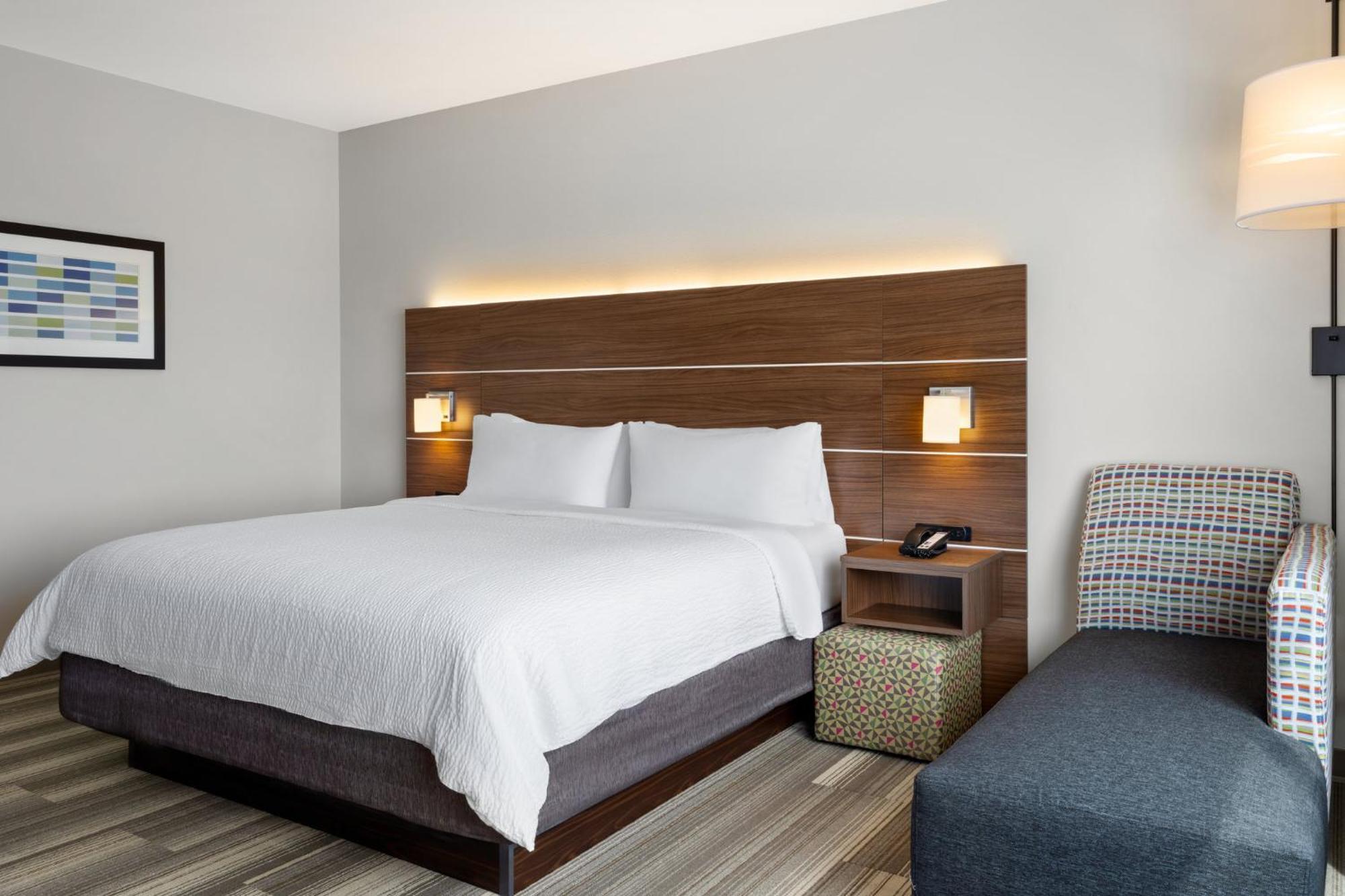 Holiday Inn Express & Suites - Madison West - Middleton By Ihg Bagian luar foto
