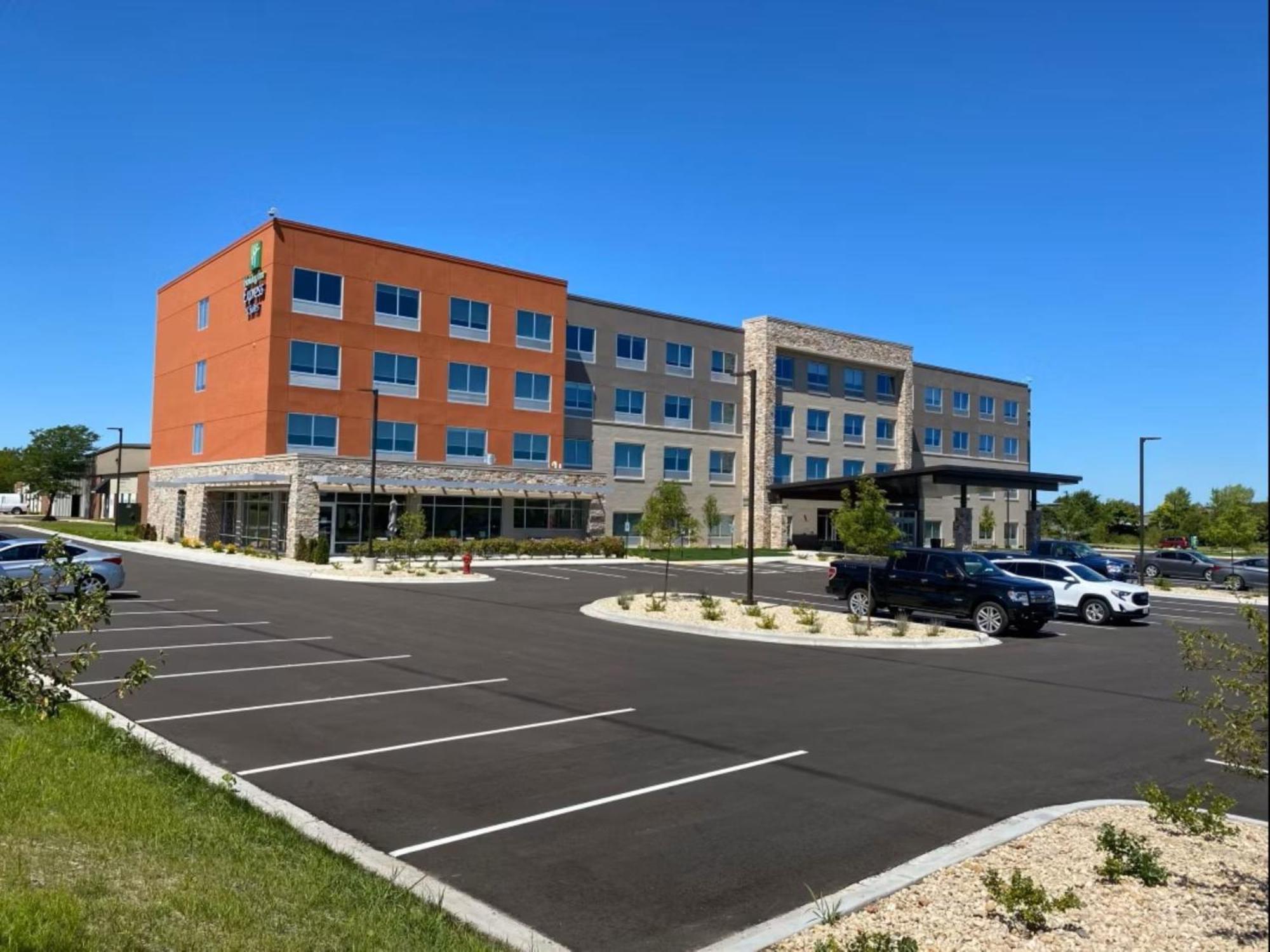 Holiday Inn Express & Suites - Madison West - Middleton By Ihg Bagian luar foto