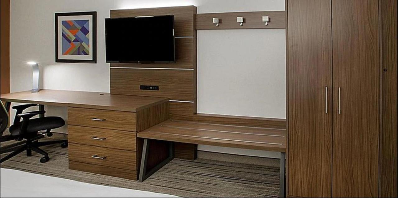 Holiday Inn Express & Suites - Madison West - Middleton By Ihg Bagian luar foto